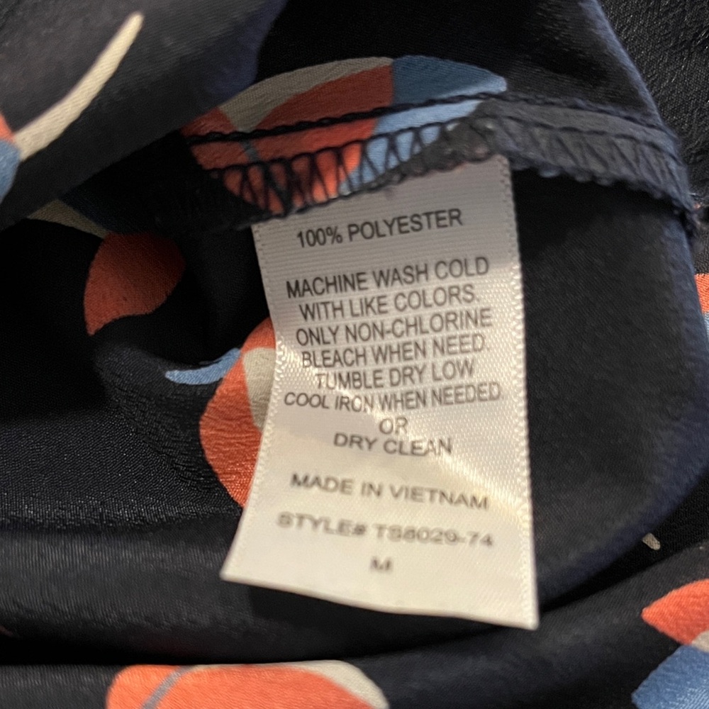 🎈Pixley Navy V Neck Floral Blouse🎁Bundle up to 5lbs for $20 Sale 📦 - Picture 3 of 13